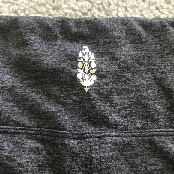EUC Free People Movement Halo 7/8 Leggings in Heathered Gray | Size Med - Picture 7 of 8